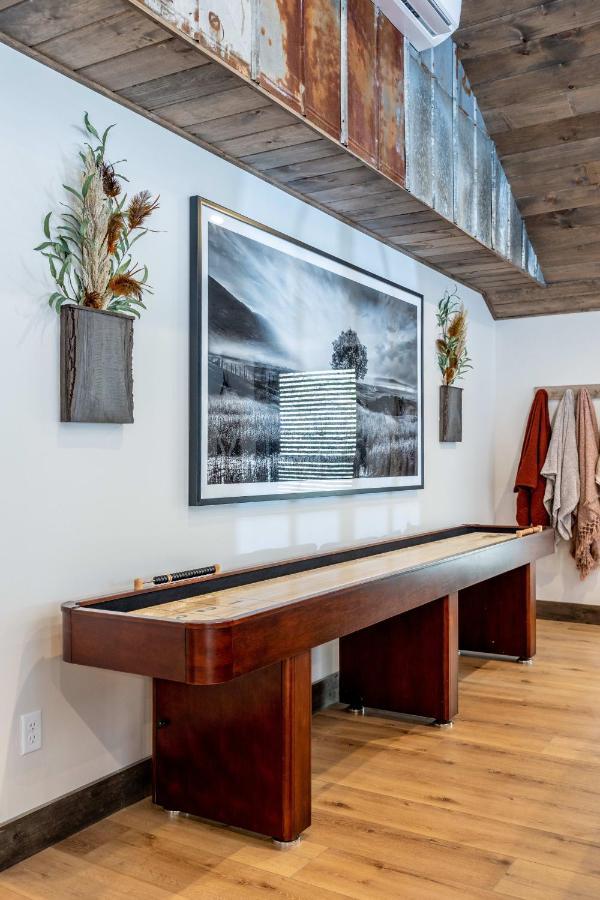 New Rustic Luxe Cabin Billiards Spa Near Gsmnp Townsend Exterior photo