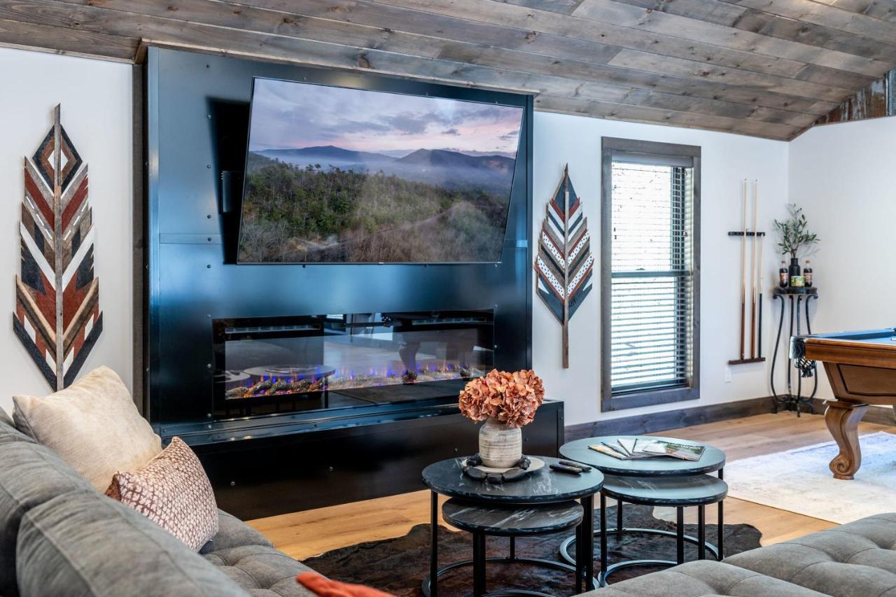 New Rustic Luxe Cabin Billiards Spa Near Gsmnp Townsend Exterior photo