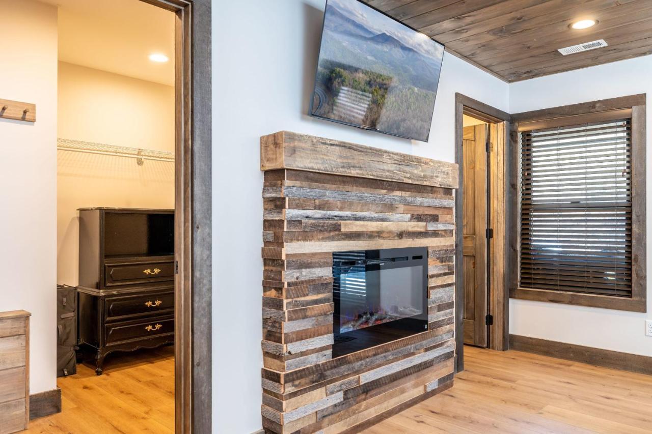 New Rustic Luxe Cabin Billiards Spa Near Gsmnp Townsend Exterior photo