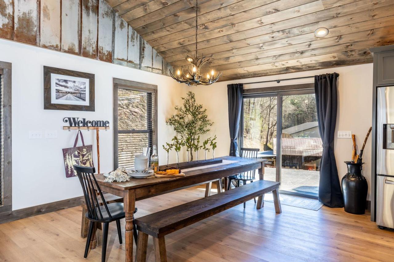 New Rustic Luxe Cabin Billiards Spa Near Gsmnp Townsend Exterior photo
