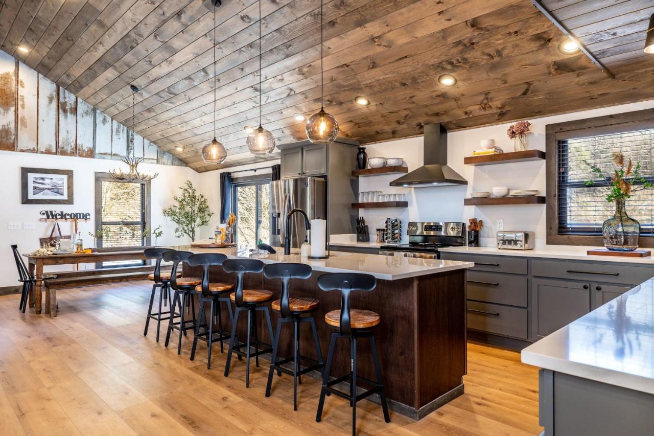 New Rustic Luxe Cabin Billiards Spa Near Gsmnp Townsend Exterior photo